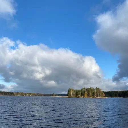 Casa de Férias Comfortable Cottage And Sauna On The Shores Of Lake Saimaa, Puumala Puumala